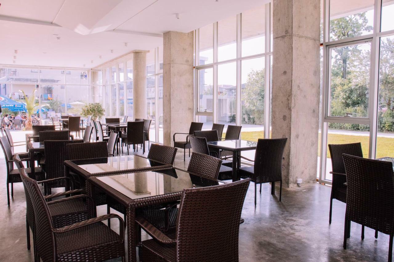 Hotel Nobilis Hall كوبوليتي المظهر الخارجي الصورة